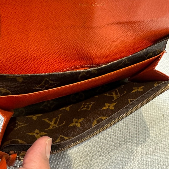 Authentic Louis Vuitton Emelie wallet - Picture 9 of 14